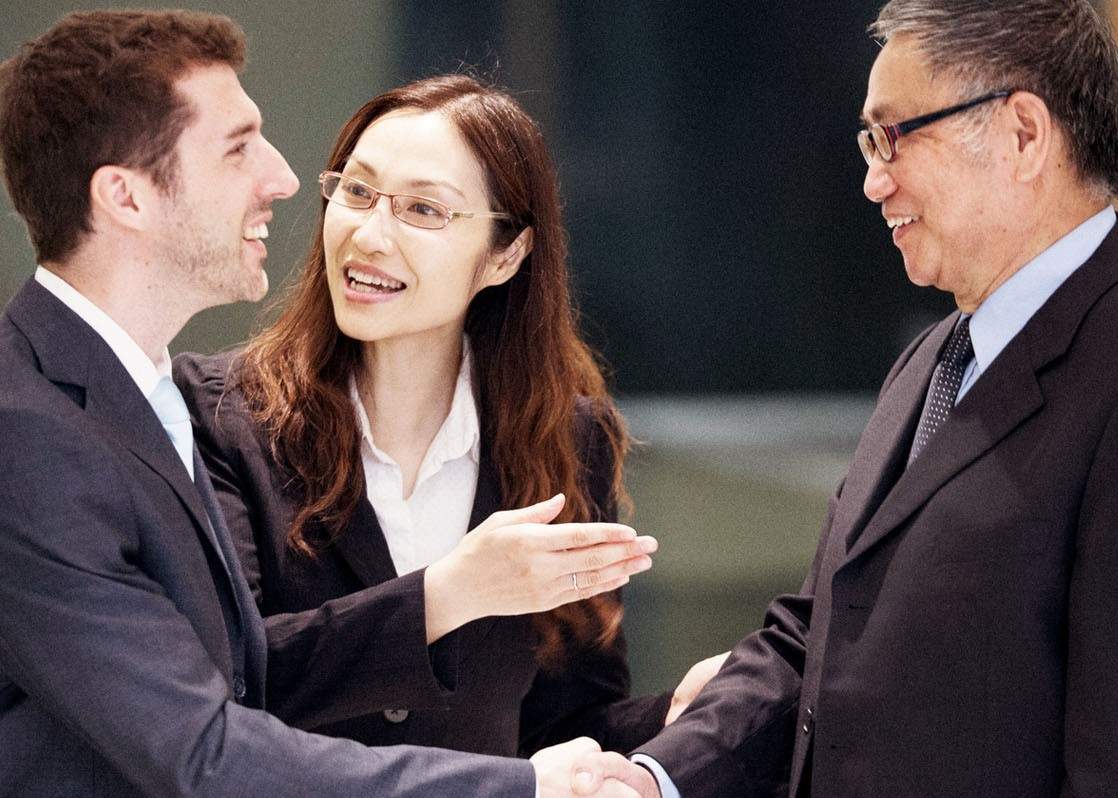 翻譯接案實戰指南：中英日韓，哪些語言組合最缺人？報價怎麼開？一次讀懂翻譯副業的入門與獲利路徑